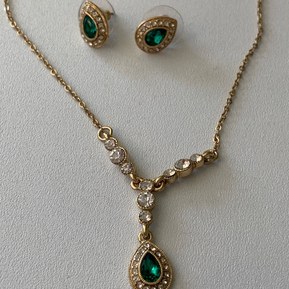 Jewelry Set Charter Club emerald and Cz necklace and earring set